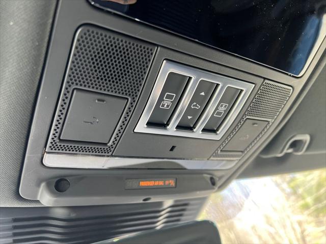 2025 Land Rover Discovery P300 Dynamic SE