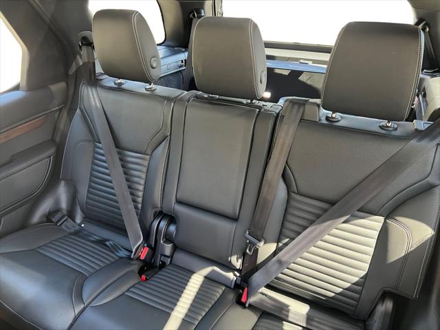 2025 Land Rover Discovery P300 Dynamic SE