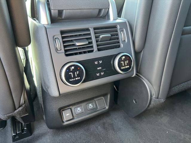 2025 Land Rover Discovery P300 Dynamic SE