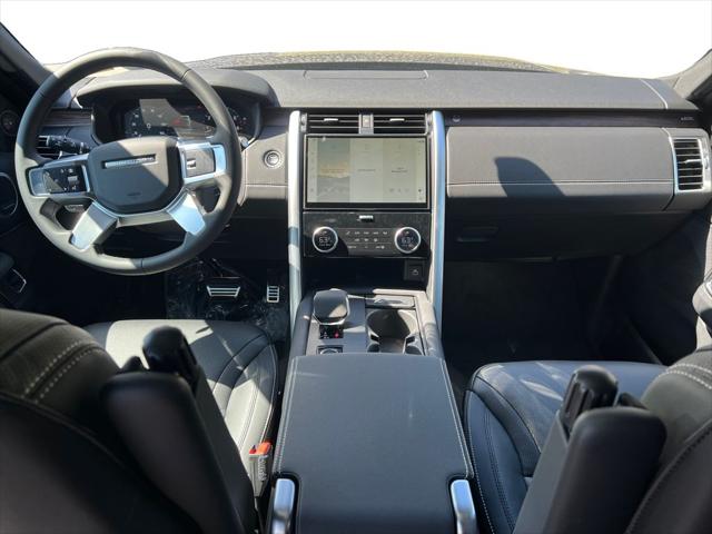 2025 Land Rover Discovery P300 Dynamic SE