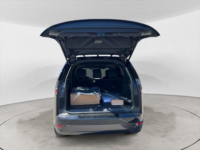2025 Land Rover Discovery P300 Dynamic SE