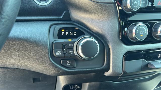2025 RAM Ram 1500 RAM 1500 TRADESMAN QUAD CAB 4X4 64 BOX