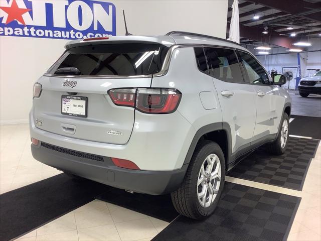 2025 Jeep Compass COMPASS LATITUDE 4X4