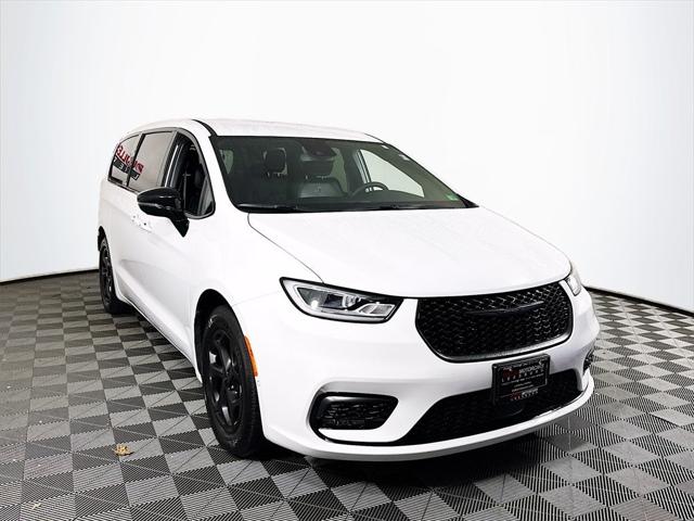 2024 Chrysler Pacifica Hybrid S Appearance Pkg