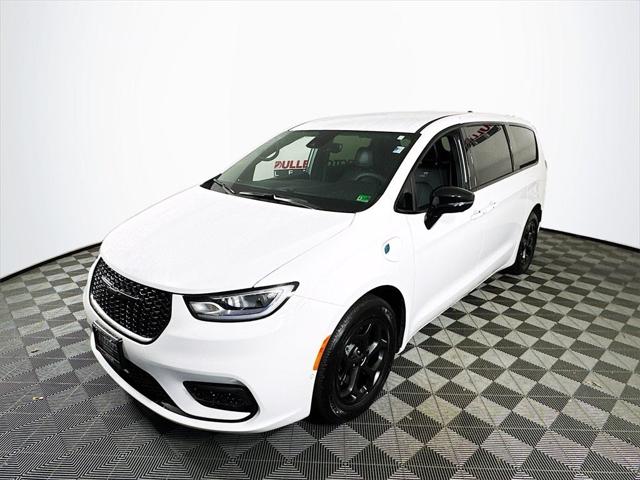2024 Chrysler Pacifica Hybrid S Appearance Pkg
