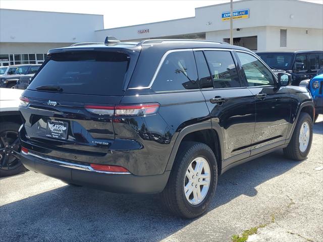 2023 Jeep Grand Cherokee Laredo 4x2