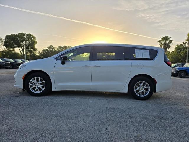 2024 Chrysler Pacifica Touring