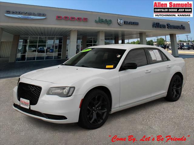 2023 Chrysler 300 Touring