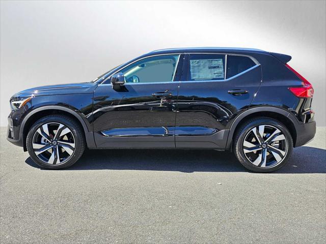 2025 Volvo XC40 B5 Ultra Bright Theme