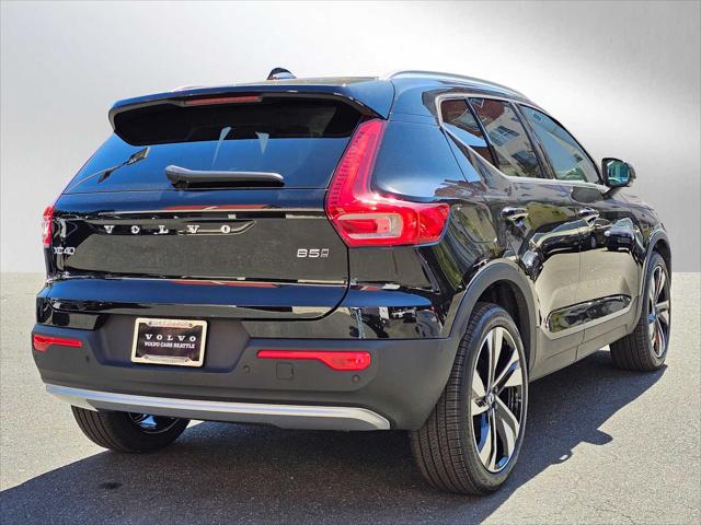 2025 Volvo XC40 B5 Ultra Bright Theme
