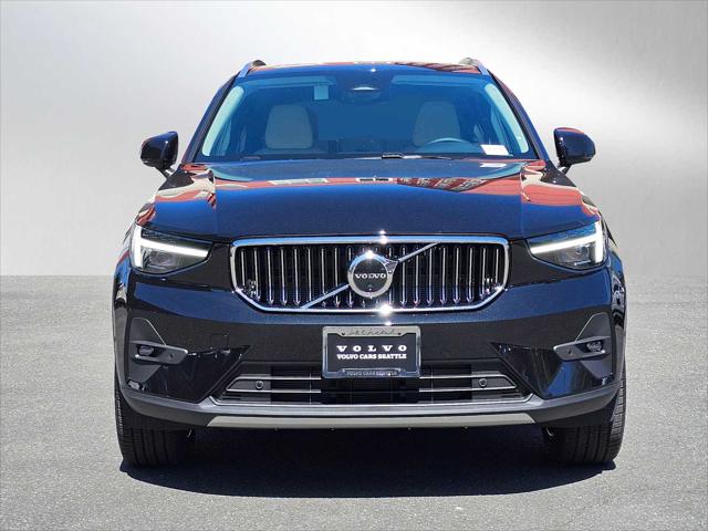 2025 Volvo XC40 B5 Ultra Bright Theme