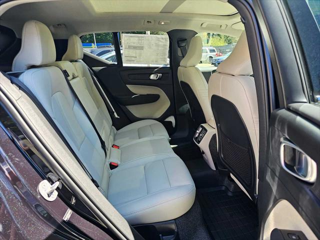 2025 Volvo XC40 B5 Ultra Bright Theme