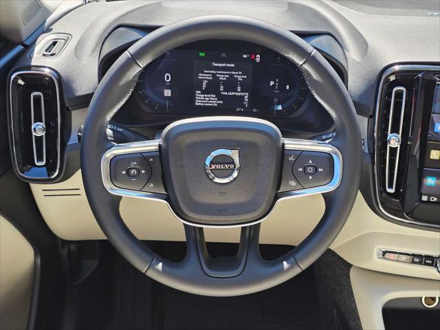 2025 Volvo XC40 B5 Ultra Bright Theme