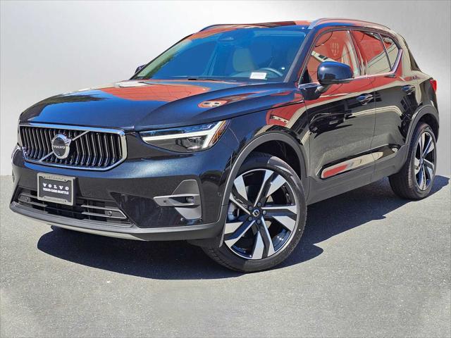 2025 Volvo XC40 B5 Ultra Bright Theme