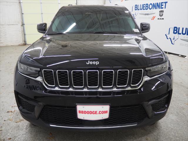 2023 Jeep Grand Cherokee Laredo 4x2