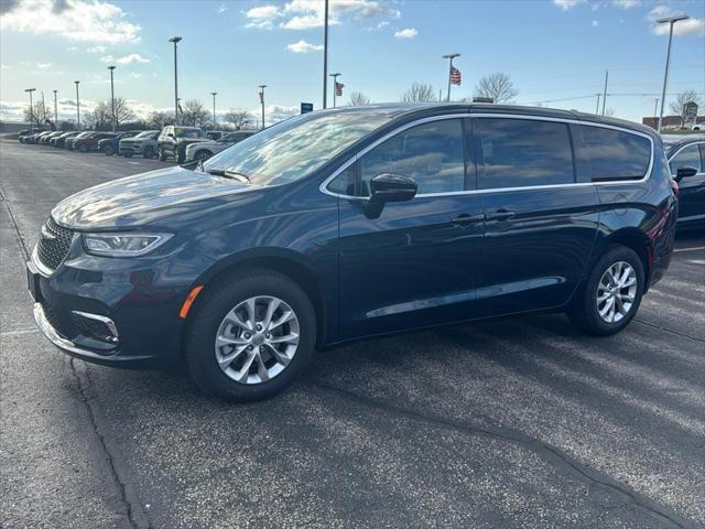2025 Chrysler Pacifica PACIFICA SELECT AWD