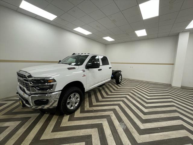 2025 RAM Ram 3500 Chassis Cab RAM 3500 TRADESMAN CREW CAB CHASSIS 4X4 60 CA 2025 RAM Ram 3500 Chassis Cab RAM 3500 TRADESMAN CREW CAB CHASSIS 4X4 60 CA