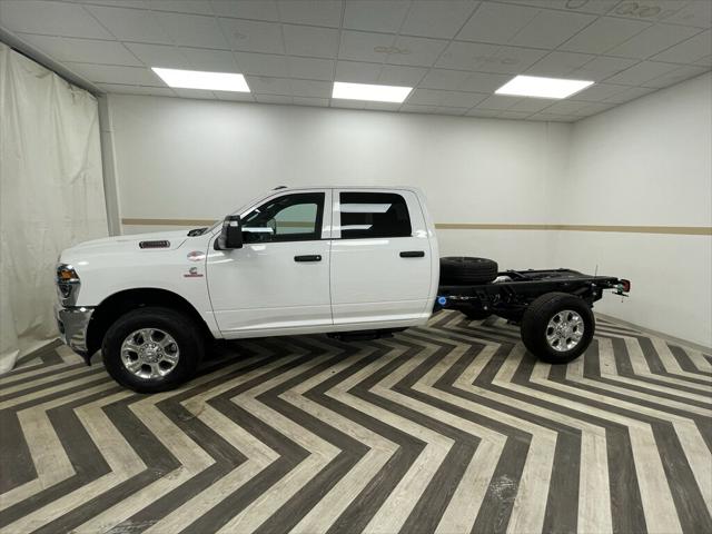 2025 RAM Ram 3500 Chassis Cab RAM 3500 TRADESMAN CREW CAB CHASSIS 4X4 60 CA 2025 RAM Ram 3500 Chassis Cab RAM 3500 TRADESMAN CREW CAB CHASSIS 4X4 60 CA