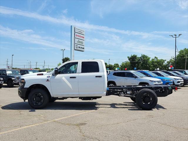 2025 RAM Ram 3500 Chassis Cab RAM 3500 TRADESMAN CREW CAB CHASSIS 4X4 60 CA