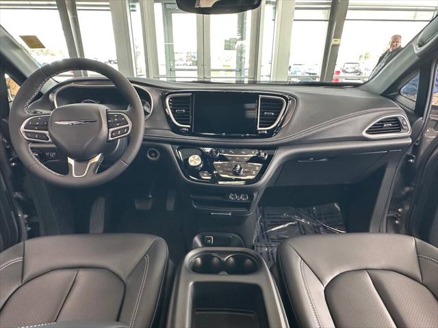 2025 Chrysler Pacifica PACIFICA SELECT AWD