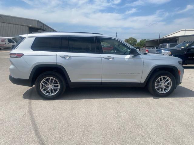 2022 Jeep Grand Cherokee L Laredo 4x4