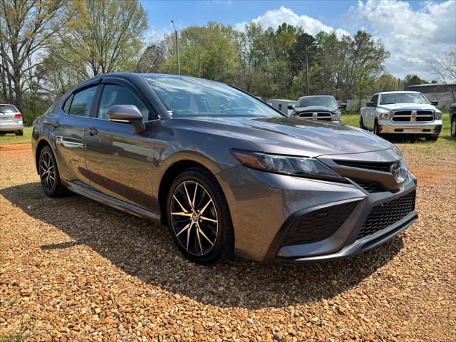 2022 Toyota Camry SE AWD