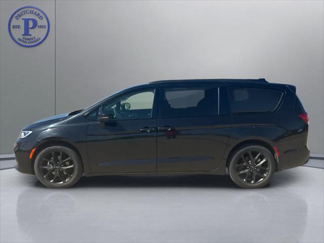 2023 Chrysler Pacifica Touring-L