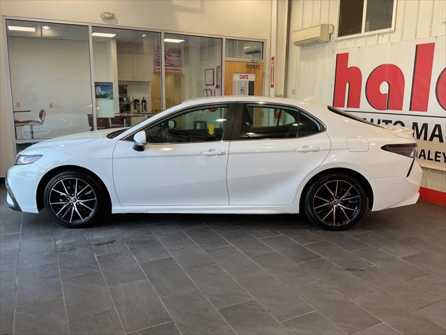 2022 Toyota Camry SE
