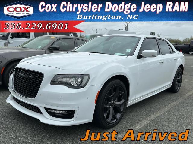 2022 Chrysler 300 Touring L