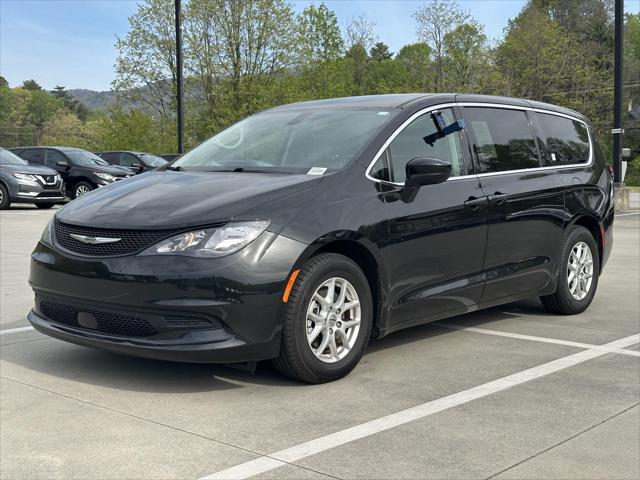 2022 Chrysler Voyager LX