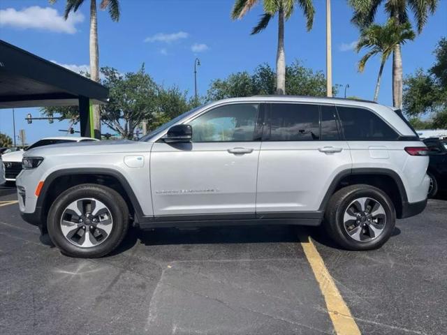 2023 Jeep Grand Cherokee Base
