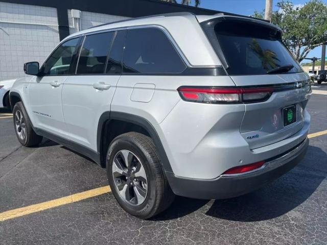 2023 Jeep Grand Cherokee Base