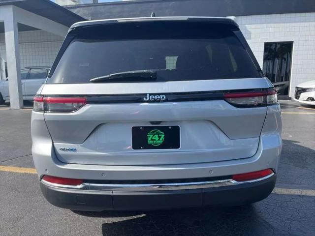 2023 Jeep Grand Cherokee Base