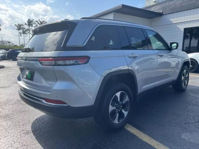 2023 Jeep Grand Cherokee Base