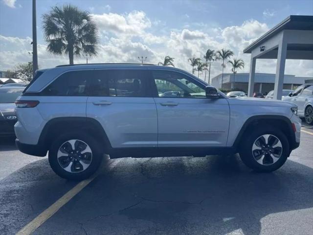2023 Jeep Grand Cherokee Base