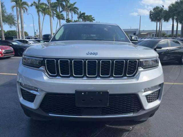2023 Jeep Grand Cherokee Base