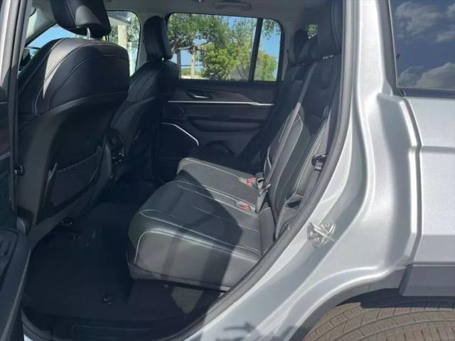 2023 Jeep Grand Cherokee Base