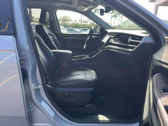 2023 Jeep Grand Cherokee Base