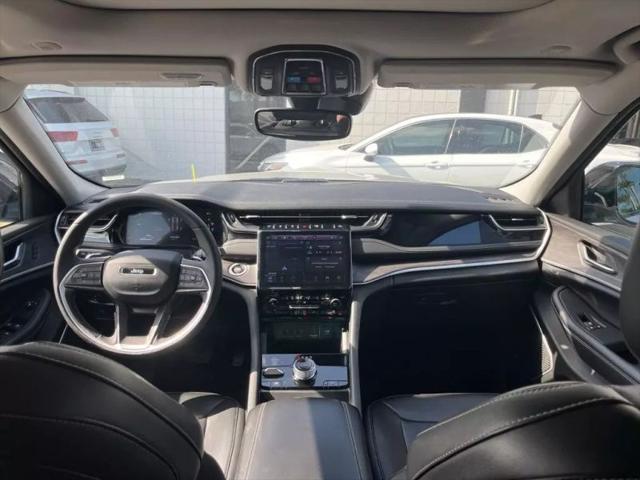 2023 Jeep Grand Cherokee Base