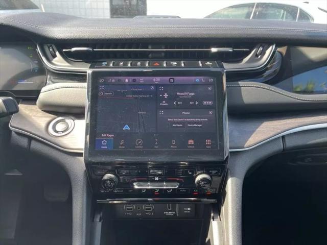 2023 Jeep Grand Cherokee Base
