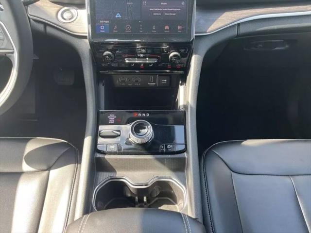 2023 Jeep Grand Cherokee Base