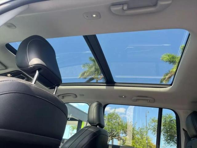 2023 Jeep Grand Cherokee Base
