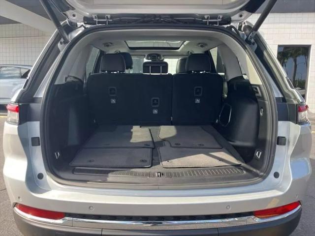 2023 Jeep Grand Cherokee Base