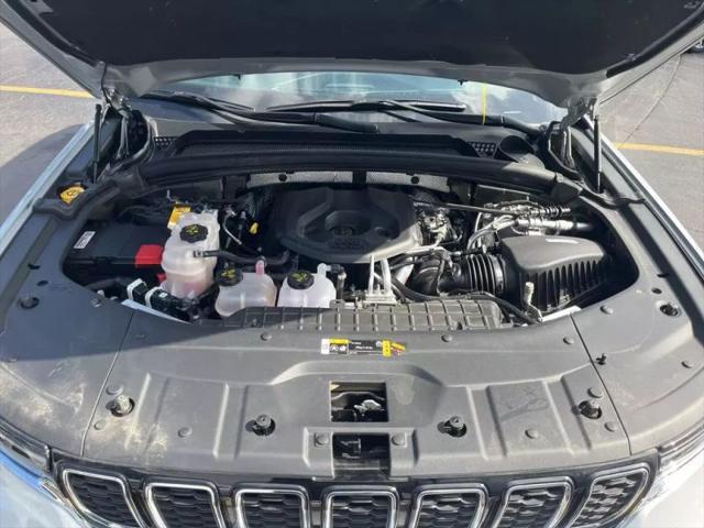2023 Jeep Grand Cherokee Base