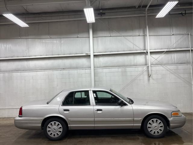 Used 2004 Ford Crown Victoria For Sale in Wilmington, OH