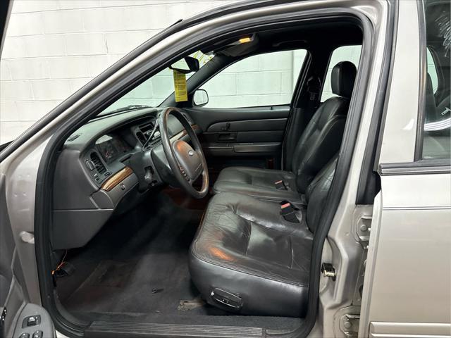 Used 2004 Ford Crown Victoria For Sale in Wilmington, OH