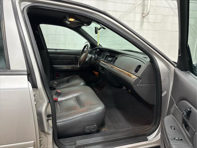 Used 2004 Ford Crown Victoria For Sale in Wilmington, OH
