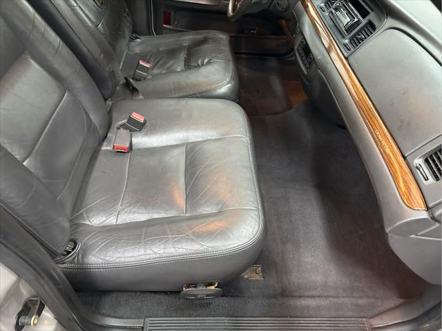 Used 2004 Ford Crown Victoria For Sale in Wilmington, OH