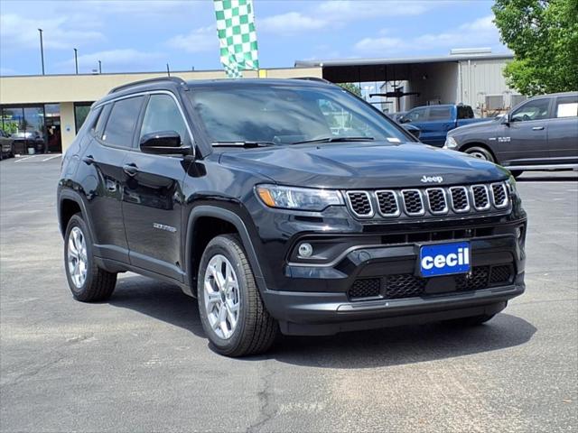 2025 Jeep Compass COMPASS LATITUDE 4X4
