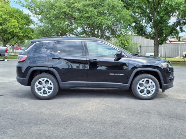 2025 Jeep Compass COMPASS LATITUDE 4X4